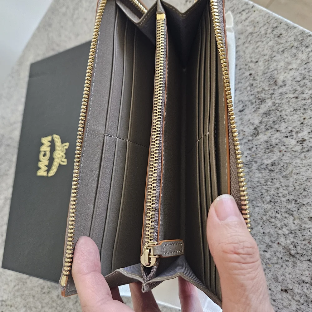 MCM Gray Embossed Leather Wristlet Clutch . New With Box & Dust Bag Inc. - Picture 6 of 8